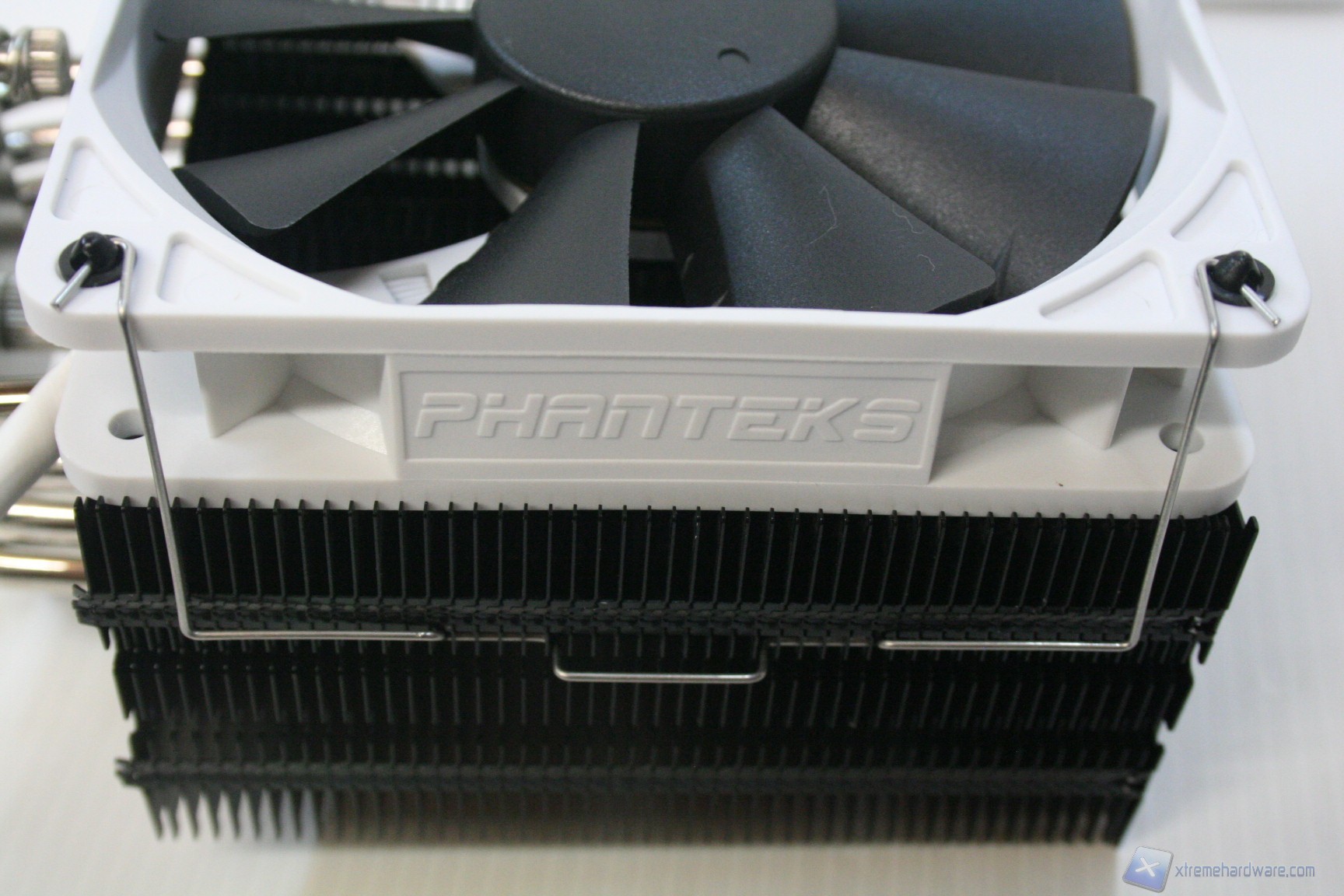 00003 pHANTEKS MONOTORRE